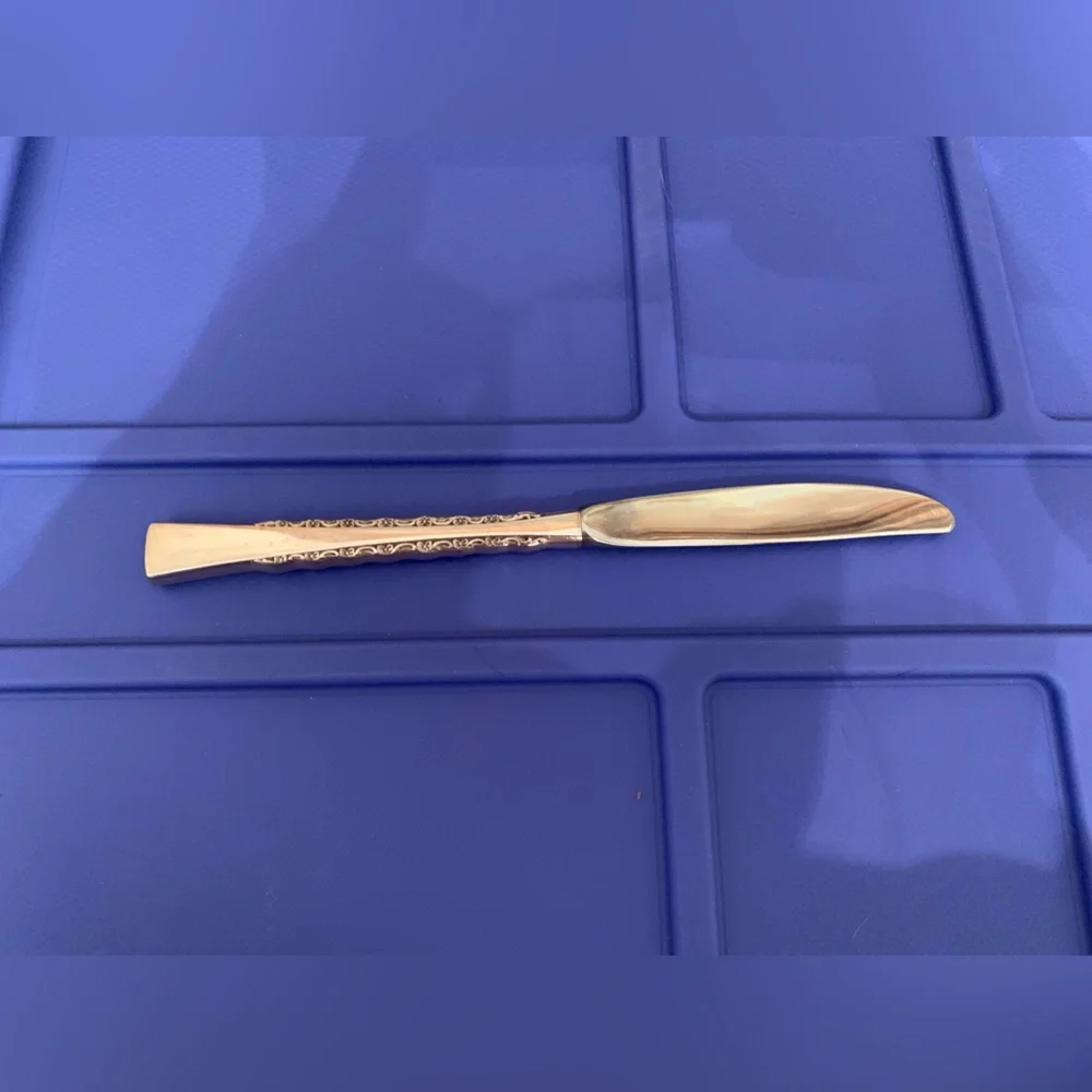 (1) VINTAGE Antique Replacement Piece international deep silver inlaid Knife